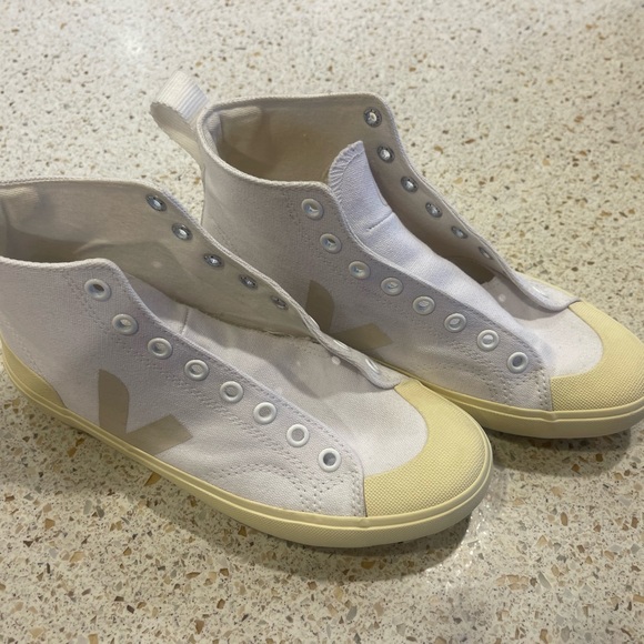 Veja Nova HT Canvas Sneakers - Picture 3 of 8